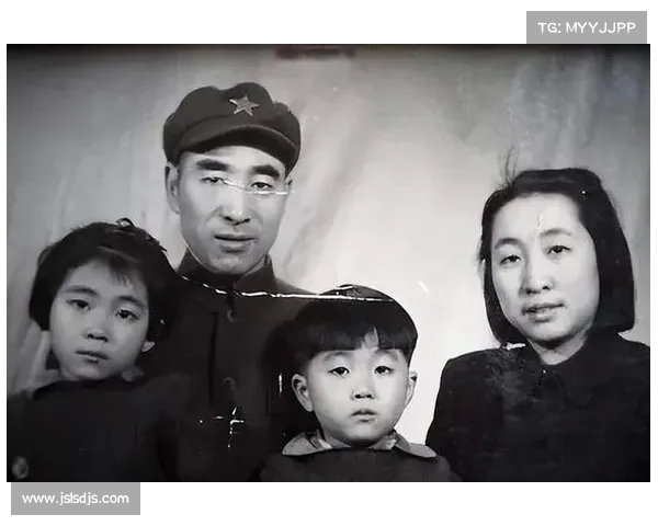 看林彪与叶群的家庭照:一个时代的笑脸与亲情瞬间 看林彪与叶群的家庭照:一个时代的笑脸与亲情瞬间